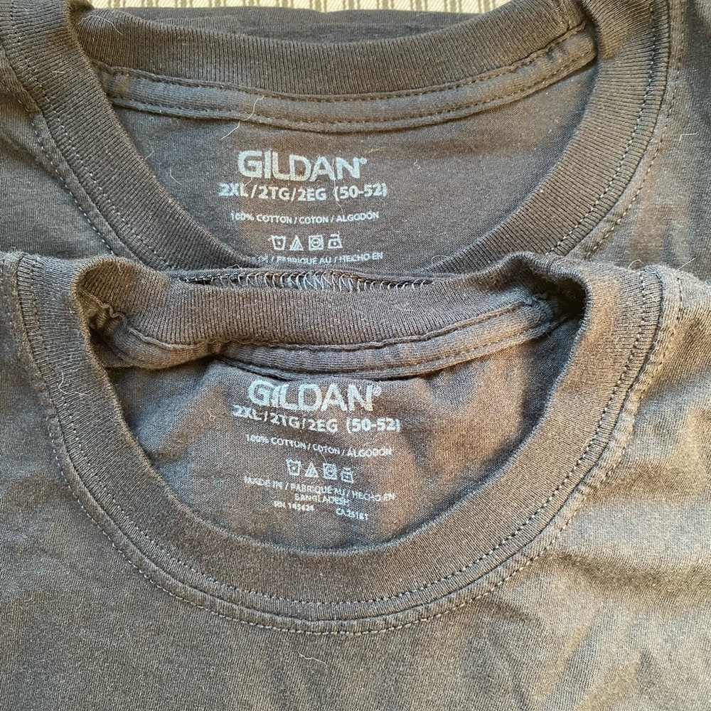 2 Gildan 2XL T-shirts.